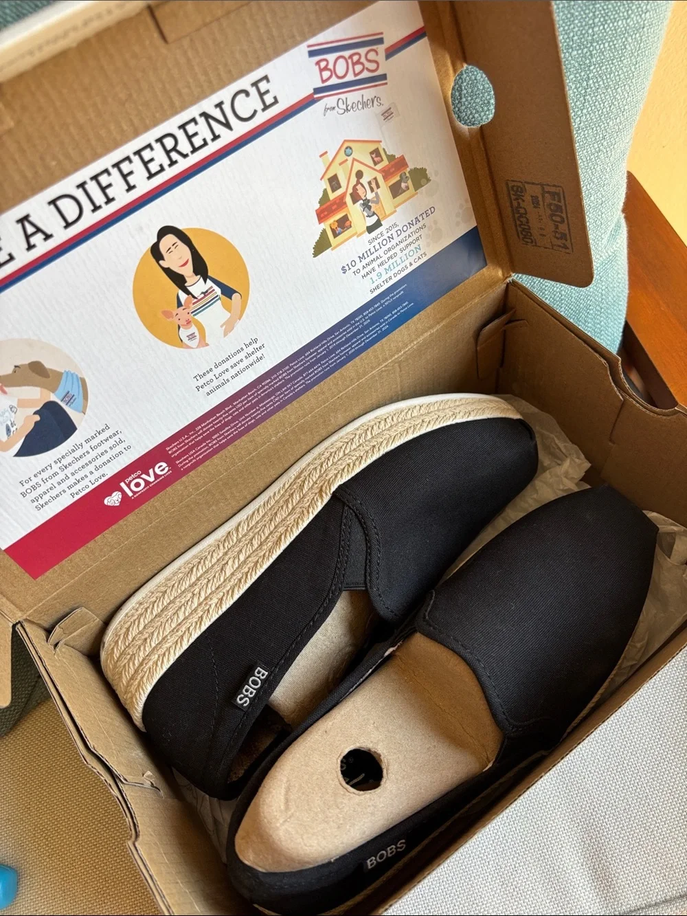 LIKE NEW BOBS from SKECHERS Wedge Espadrille, Size 6, Black, Worn Once, Comfy!